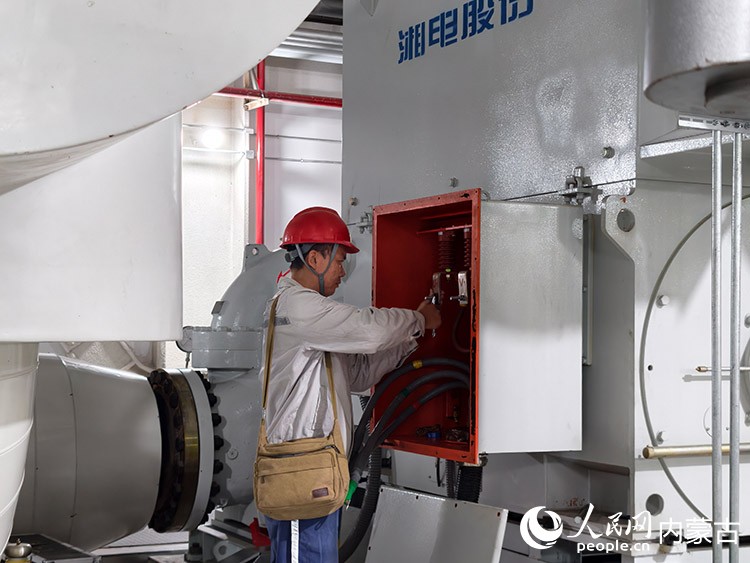 工作人员工作现场。实习生 张美茹摄