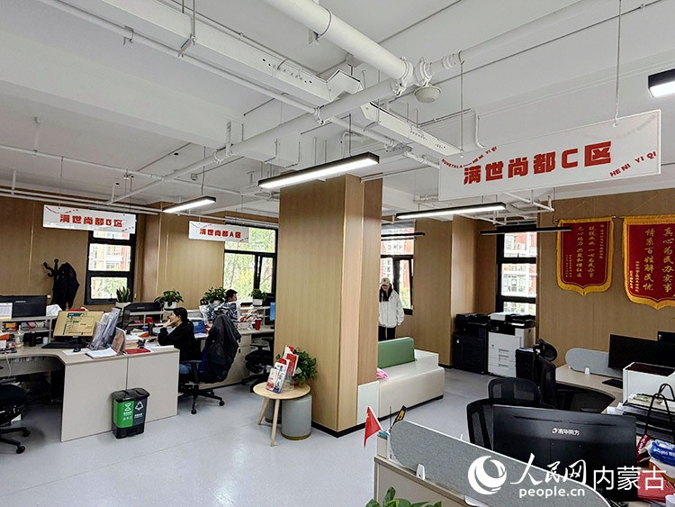 滿世尚都C區鄰裡中心內的辦事大廳。人民網記者 孟佳澍攝