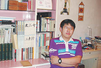 孙见坤在他的书房里(资料图片)