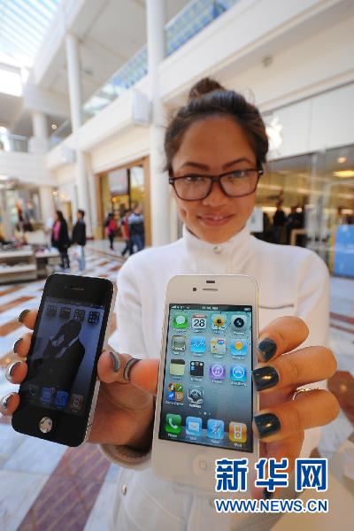 苹果白色版iPhone 4手机在旧金山开售