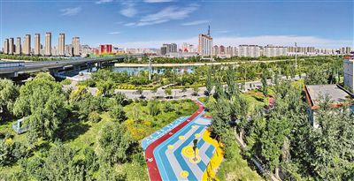 健身路径扮靓城市空间。