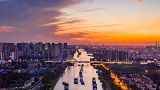 1483公裡內河航道、249公裡三級以上高等級航道,構筑起淮安“通江達海”的現代水運骨架。淮安市委網信辦供圖