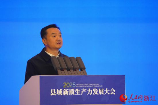 温州市副市长崔波致辞。人民网记者 章勇涛摄